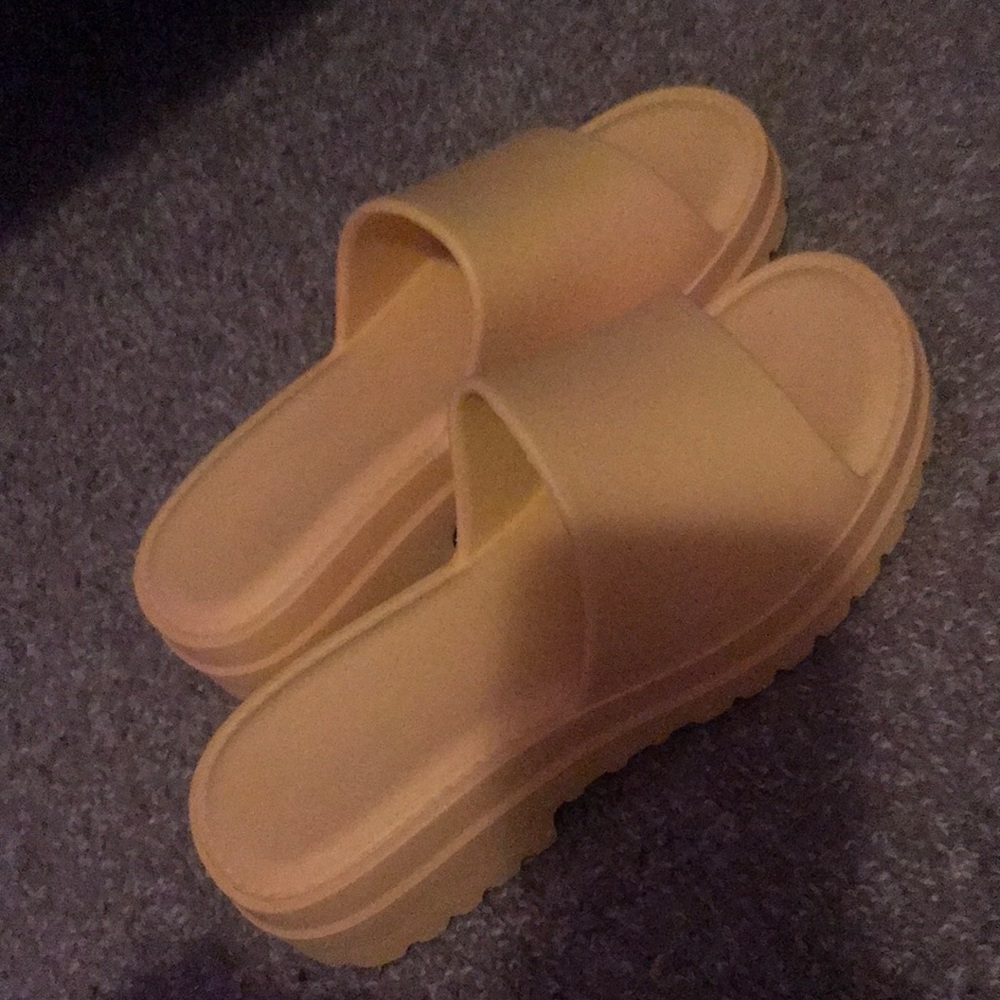 Platform sandles